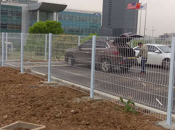 桃形柱護(hù)欄網(wǎng).jpg 桃形柱護(hù)欄網(wǎng).jpg