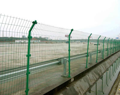 公路護(hù)欄網(wǎng).jpg