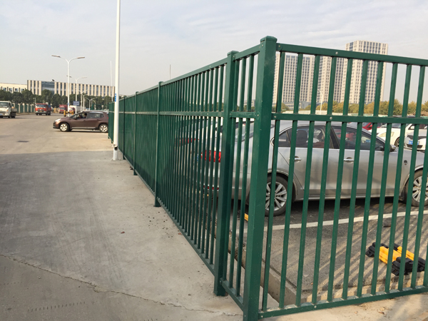 鋅鋼圍欄.jpg