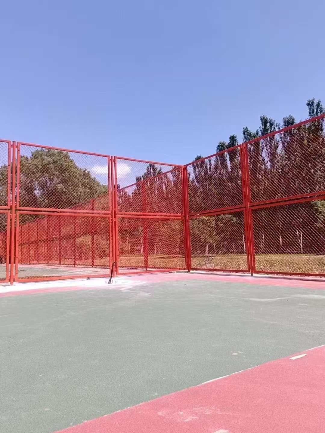 彩色球場(chǎng)護(hù)欄網(wǎng)定制 彩色球場(chǎng)護(hù)欄網(wǎng)定制